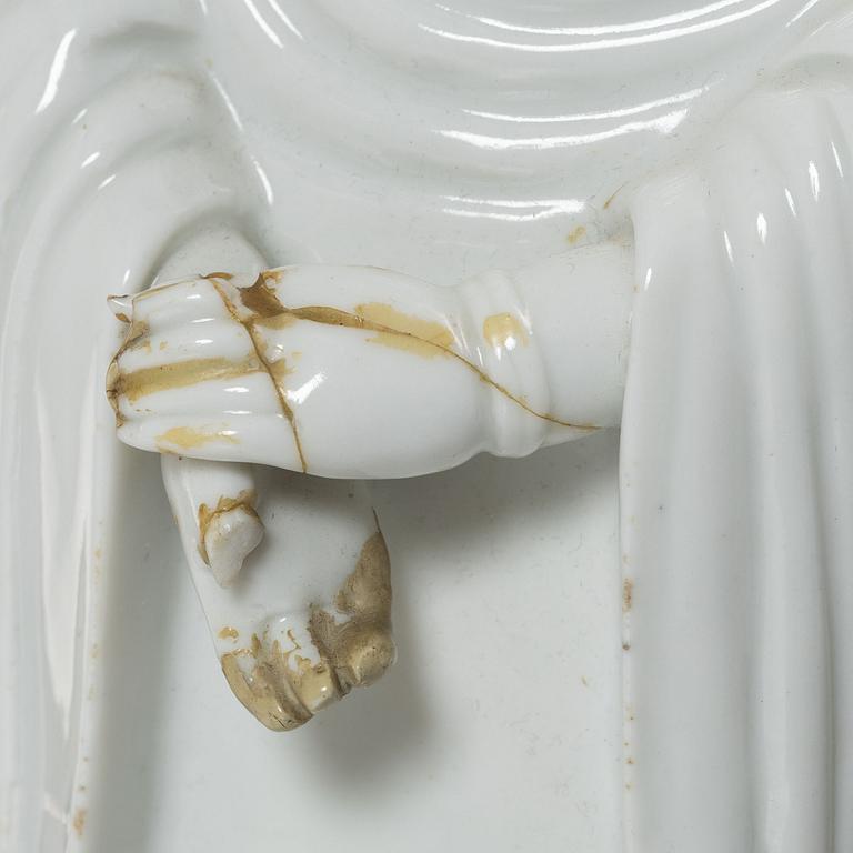 A Chinese blanc-de-Chine porcelain figure of Guanyin, Qing dynasty (1644-1912.