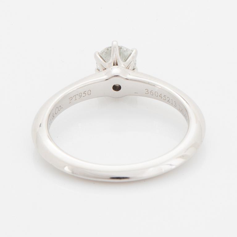 Tiffany & Co, Brilliant-cut diamond ring, 0,40 ct, with certificate.