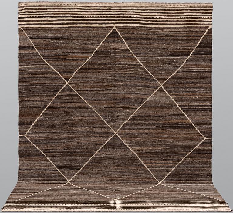 A Kilim carpet, Moroccan design, approx. 397 x 204 cm.