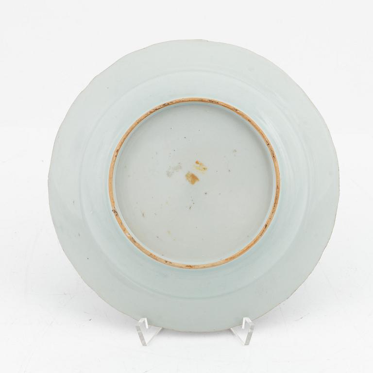 A powder blue porcelain plate, 18th century.