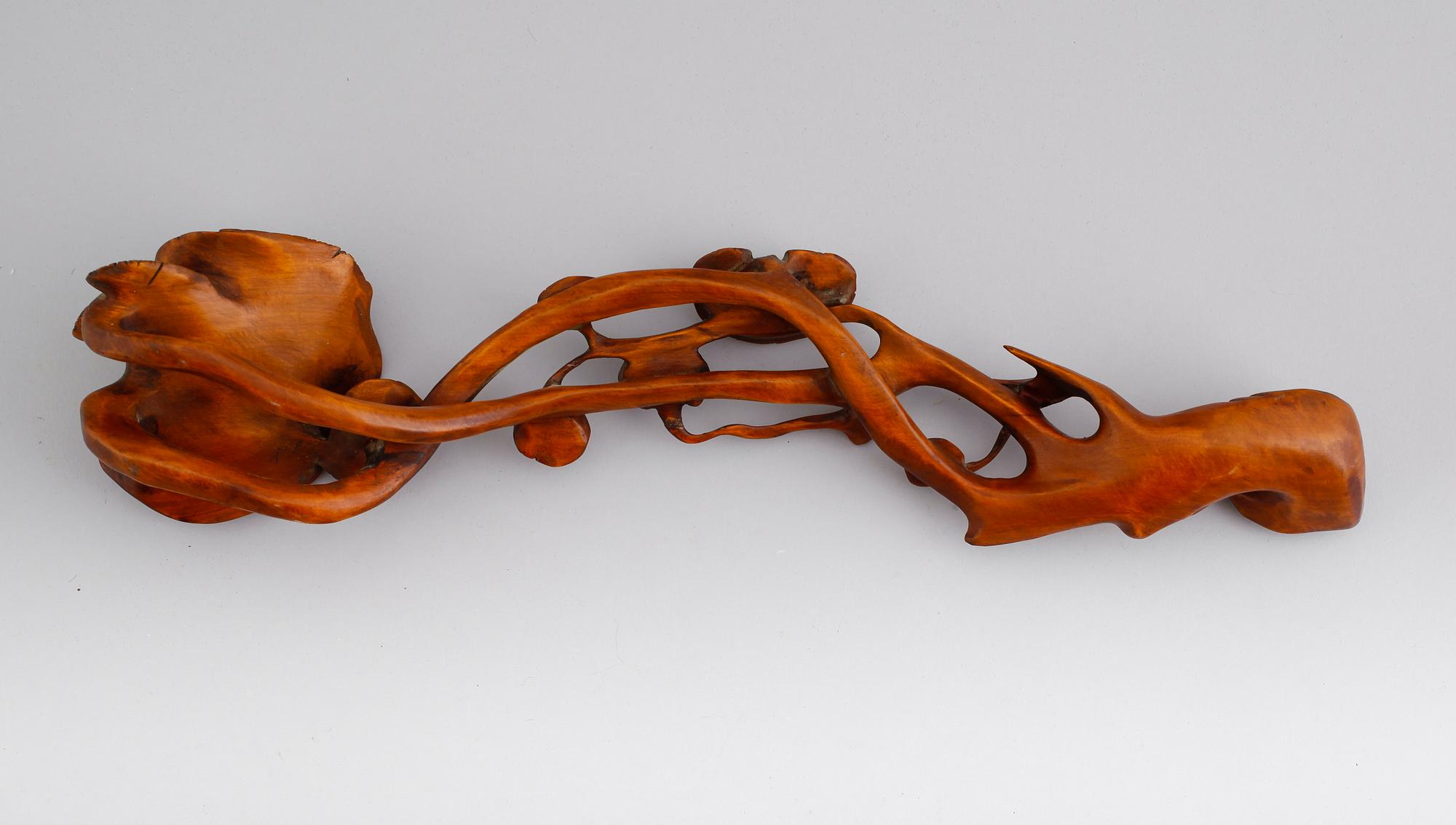 SCEPTRE, snidat trä, Kina, 2000-tal.