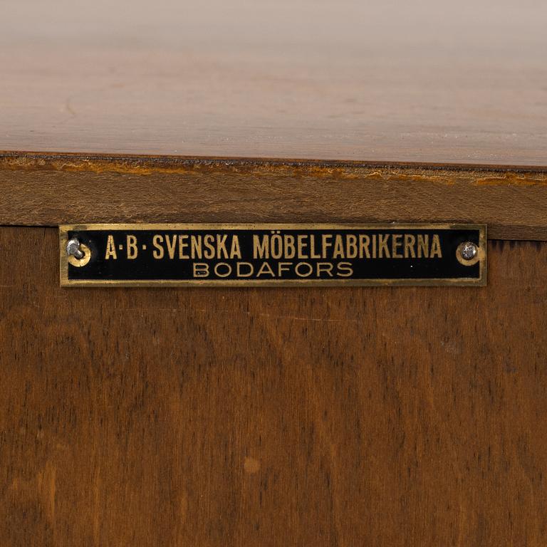 Cabinet, Swedish Modern, Svenska Möbelfabrikerna Bodafors, 1940s.