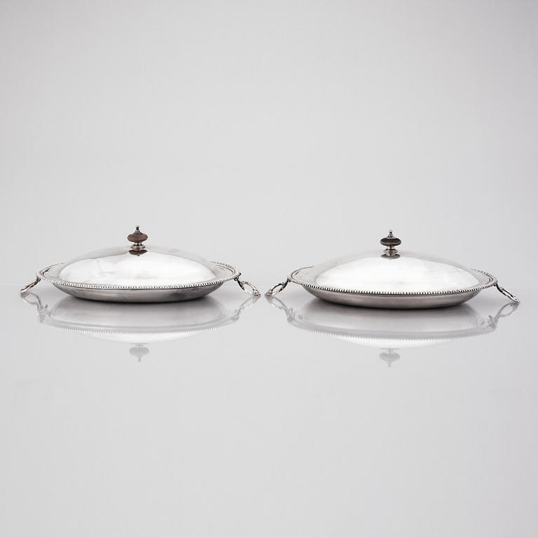 Andrew Fogelberg, karotter med lock, ett par, silver, London 1772.