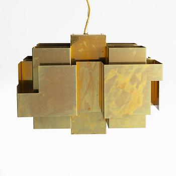 Folkform, a 'Skyline Pendant Lamp Medium', Örsjö Belysning.