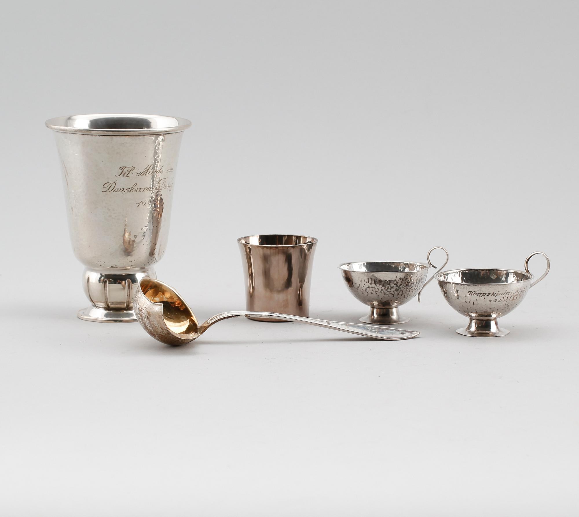 SAMLING SILVERFÖREMÅL, 5 delar, svenska och danska stämplar, 1900-tal. Vikt ca 313 gram.