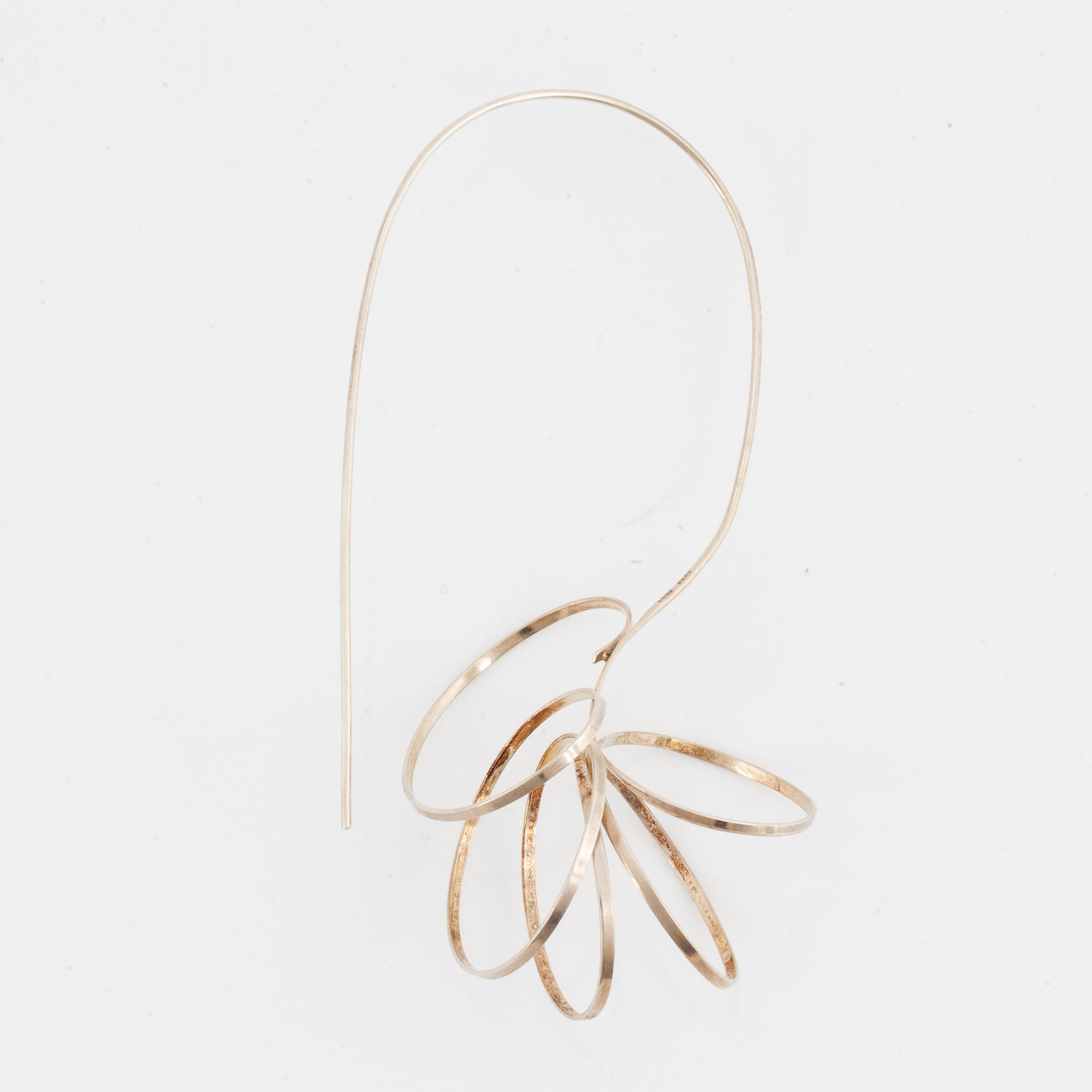 Cecilia Johansson, one earrings silver.