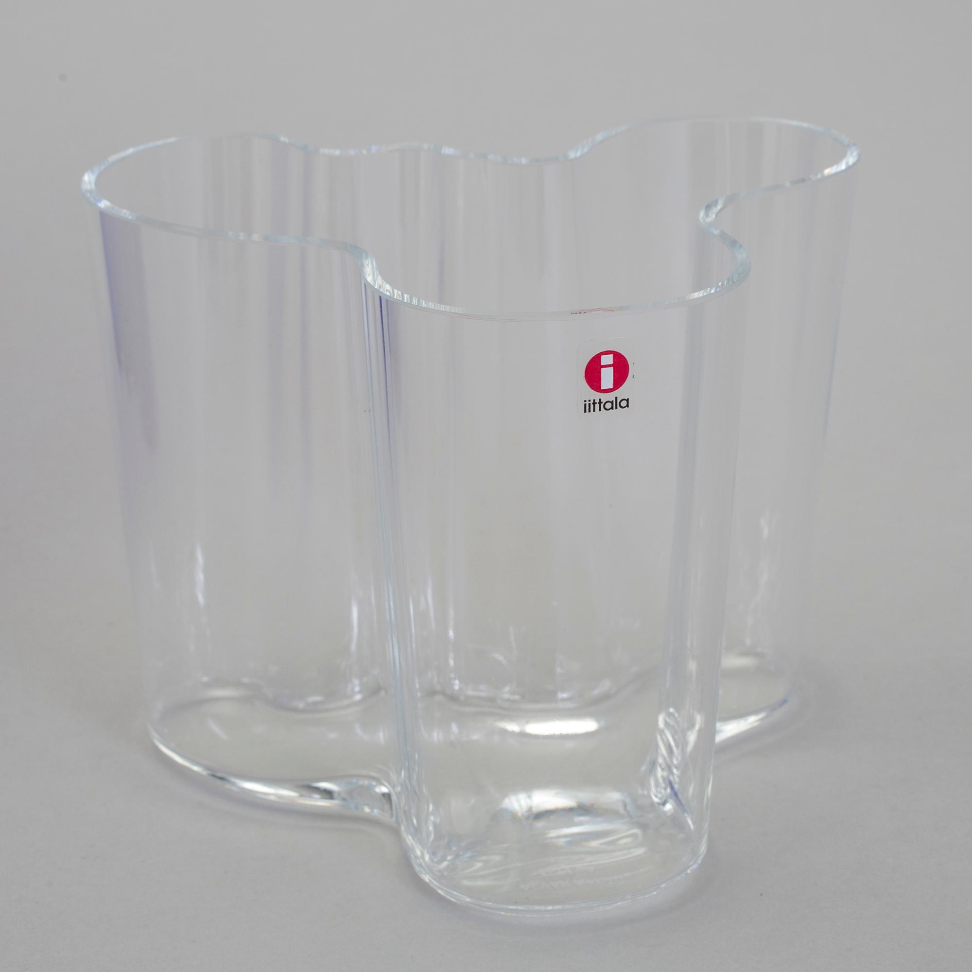 ALVAR AALTO, "Savoy", vaser, 3 st, Iittala, en numrerad och daterad 1995.