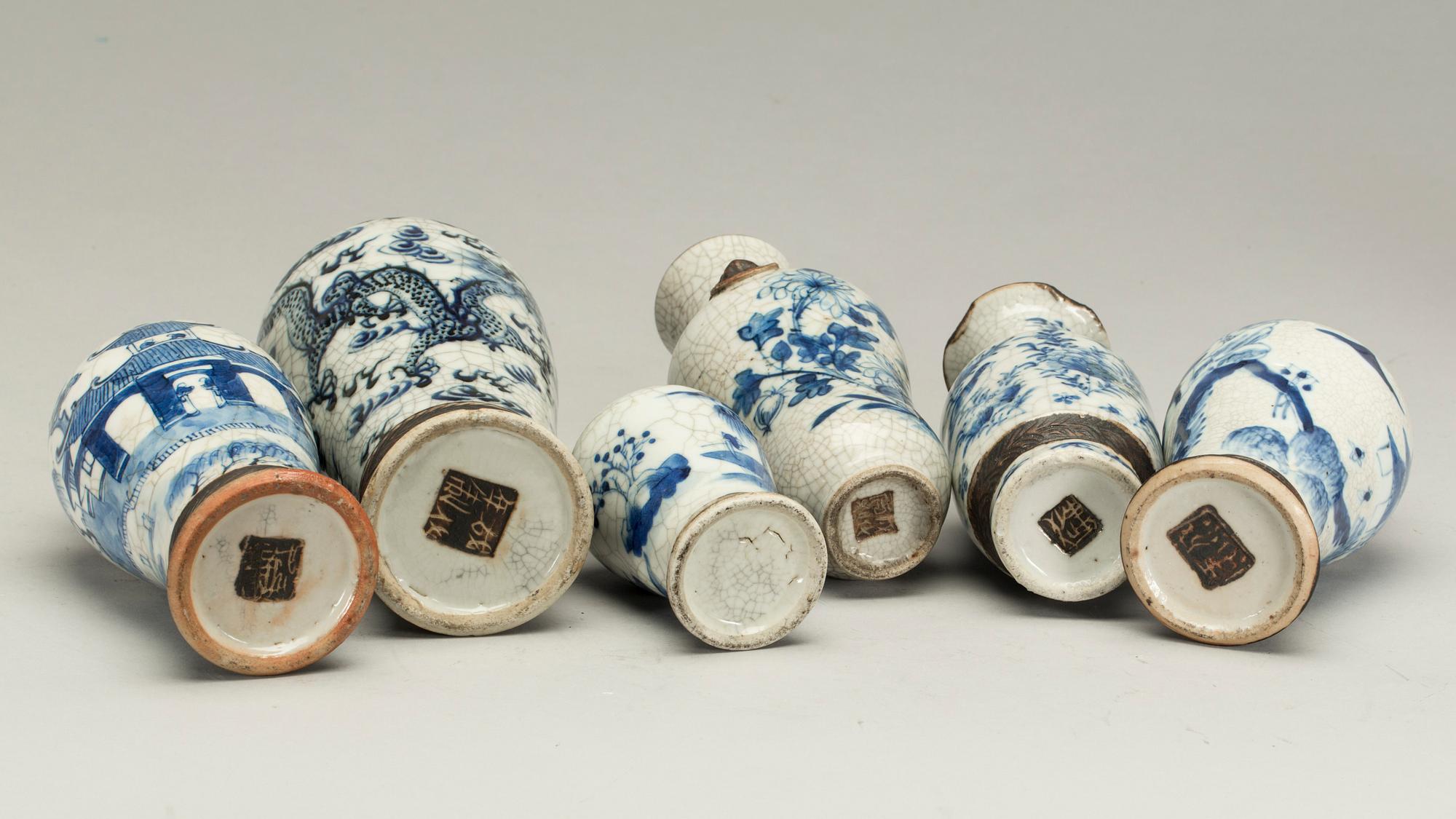 VASER, 3 stycken och LOCKURNOR, 3 st, Kina 1800-tal.