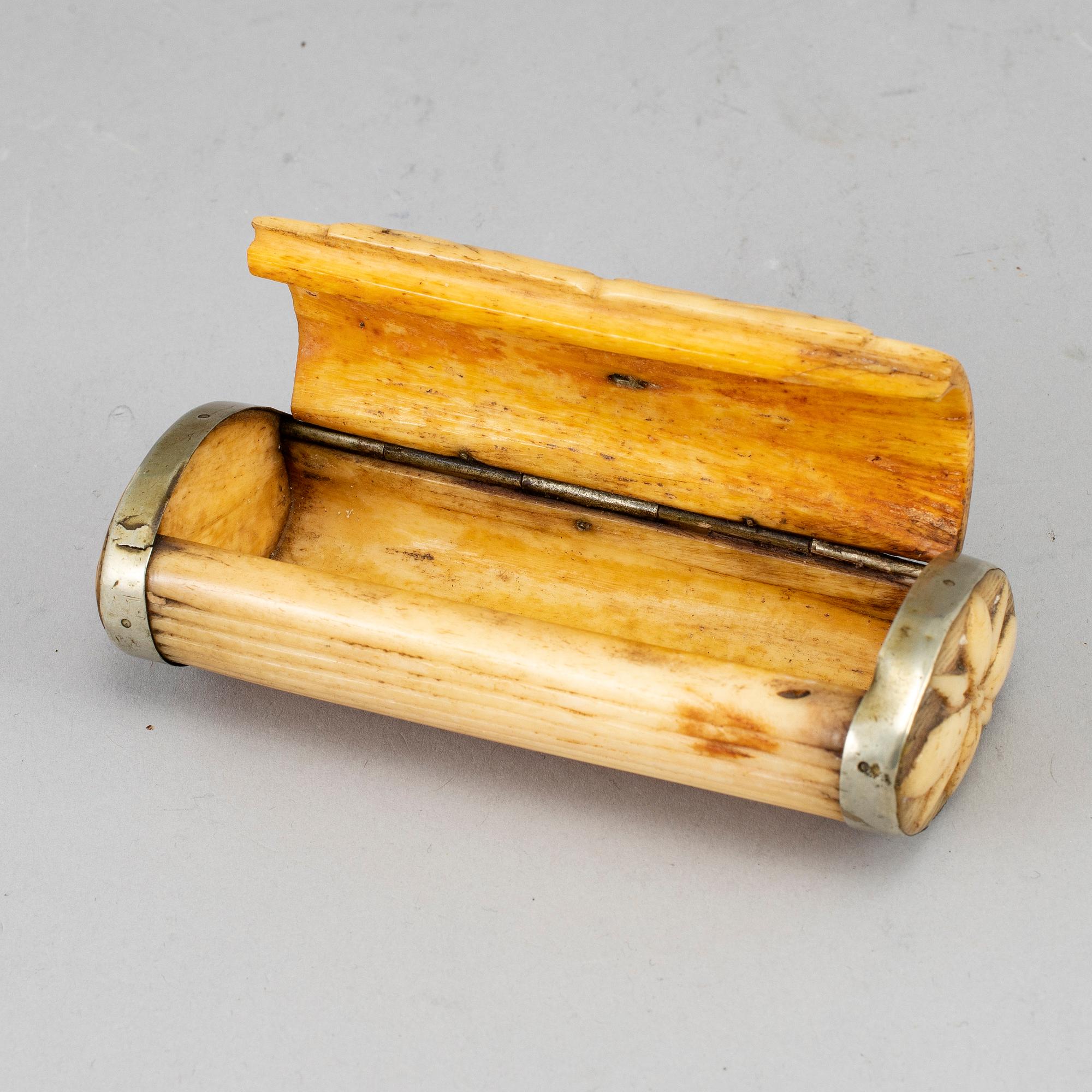 An bone snuff box, 18th/19th century.