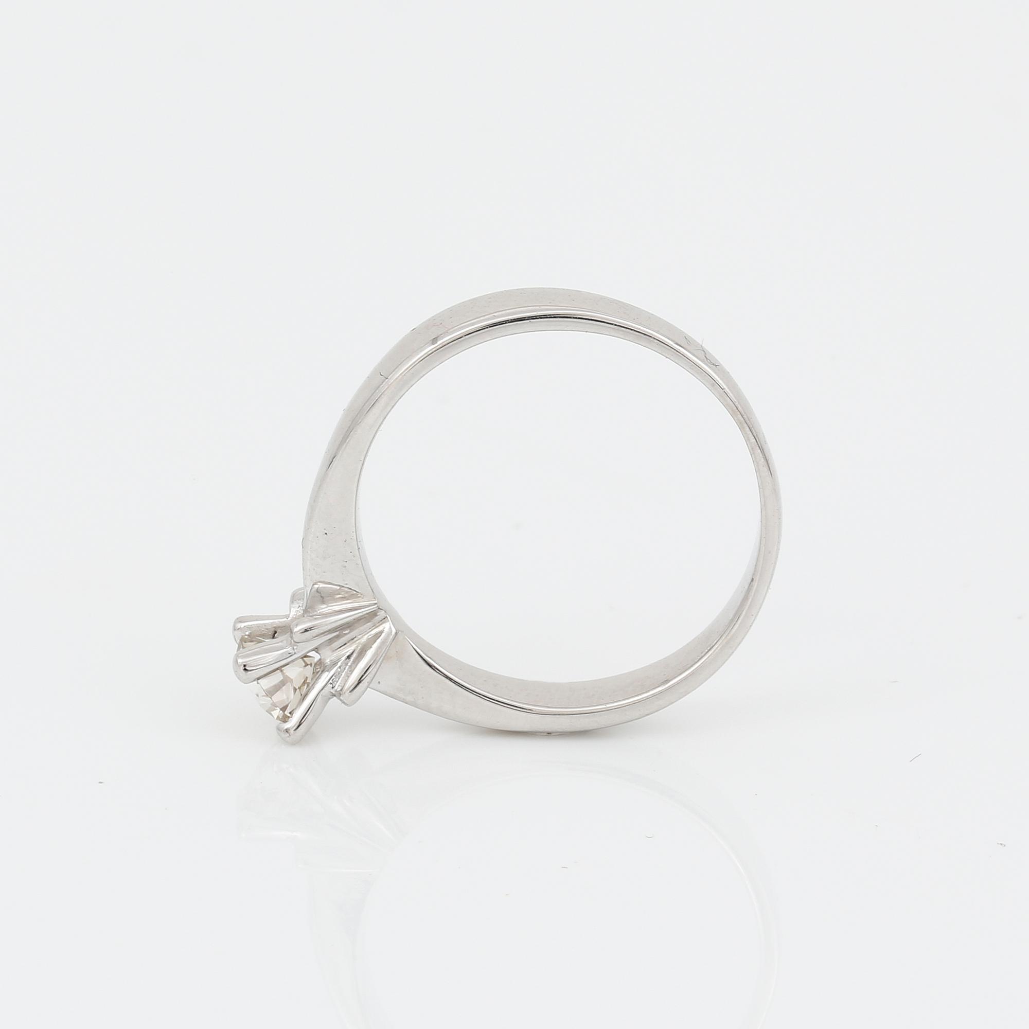 RING, 18K vitguld med briljantslipad diamant 0,35 ct. Vikt 3,58 gram.