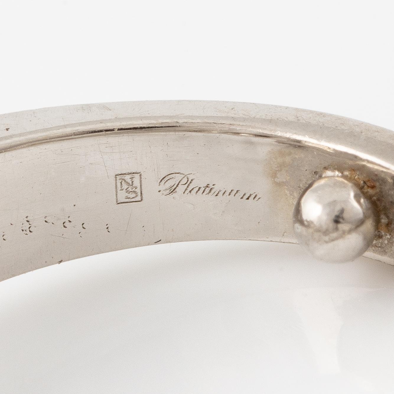 A ring in platinum with a radiant-cut diamond.
