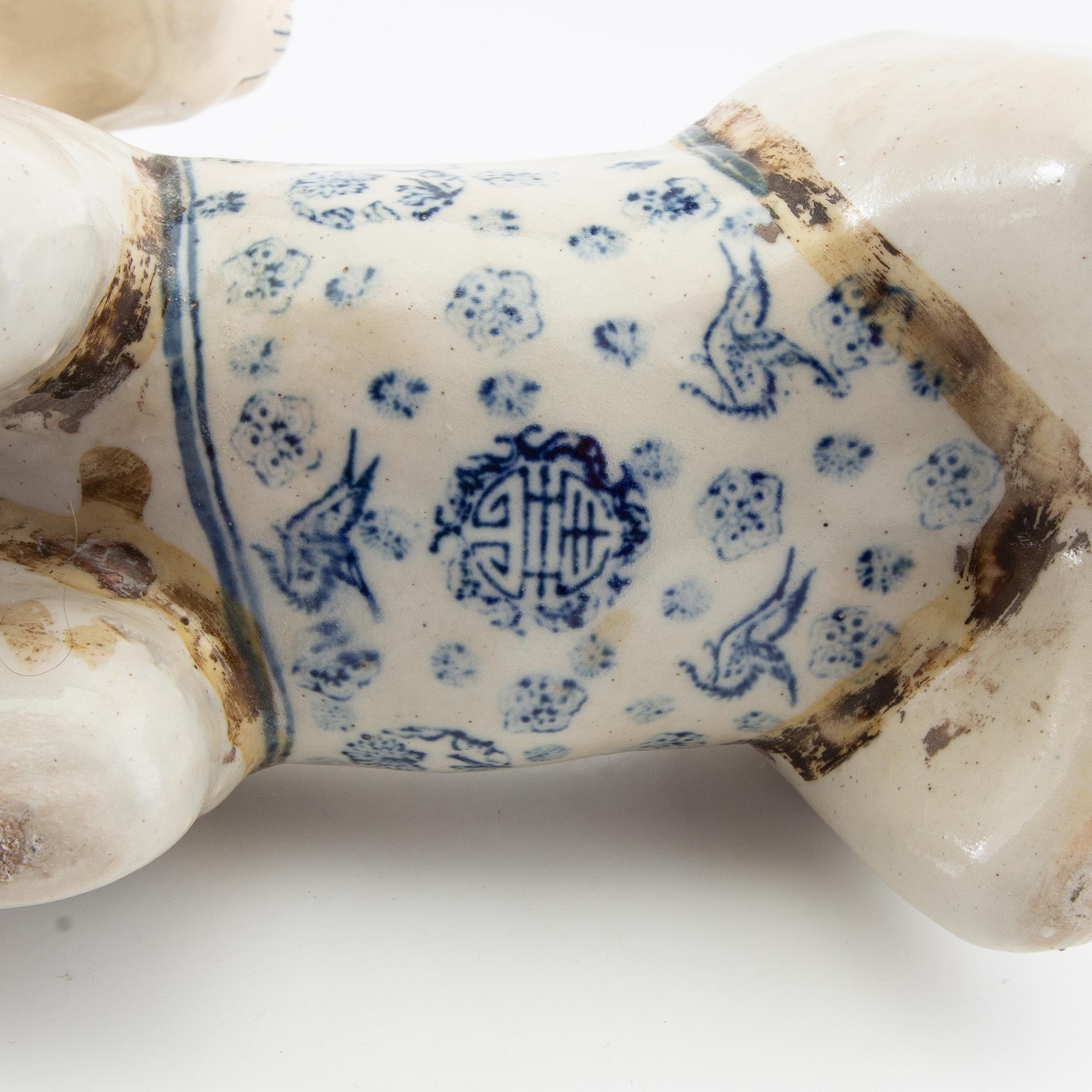 Head cushions 3 pcs China 20th century porcelain.