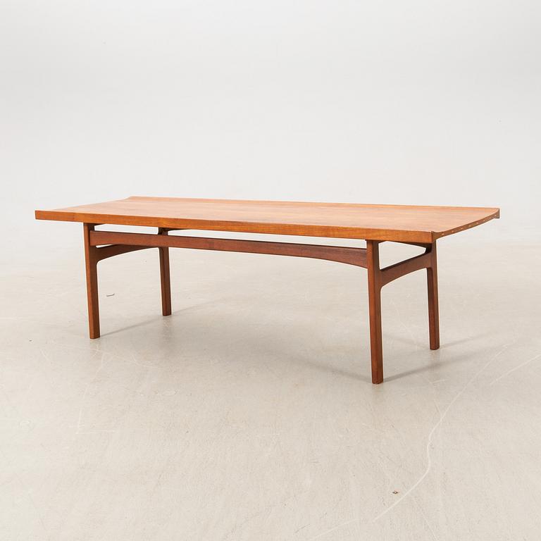 Tove and Edvard Kindt Larsen, coffee table, Seffle Möbelfabrik, 1960s.