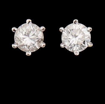 ÖRHÄNGEN, 1 par, 14 k vitguld, briljantslipade diamanter tot ca 0.49 ct.