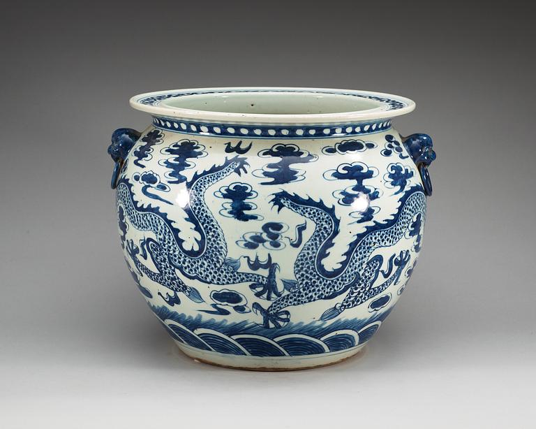 A blue and white fish basin, Qing dynasty.