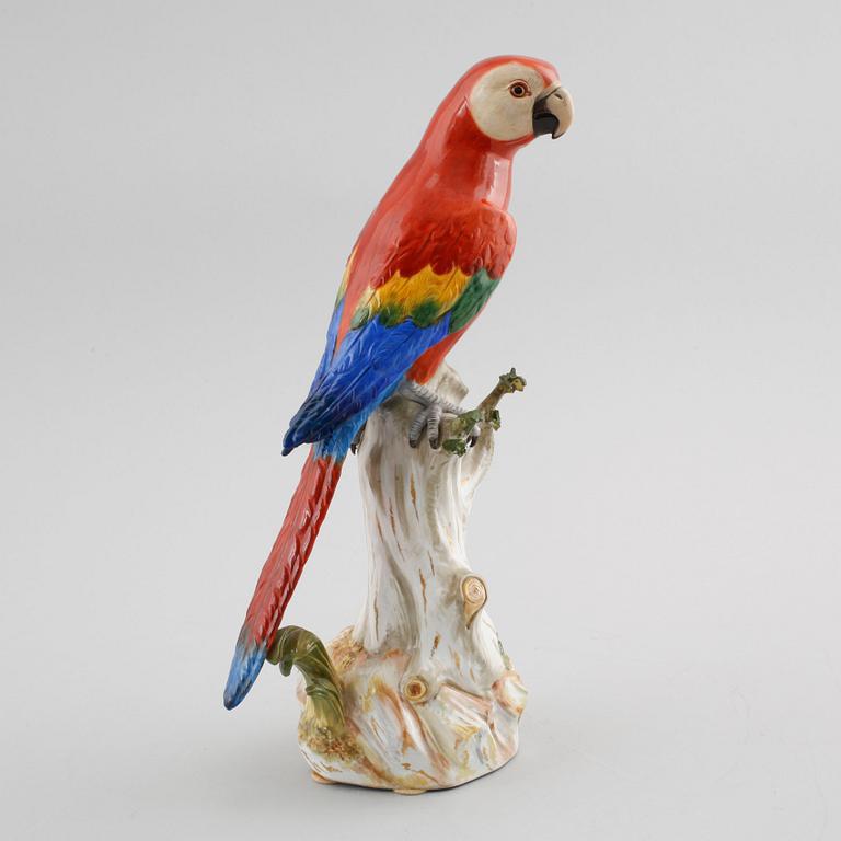 A porcelain figurine from 1947-1973 .