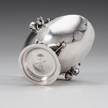 GEORG JENSEN, skål, Köpenhamn 1933-44, sterling. Design nr 235 B,