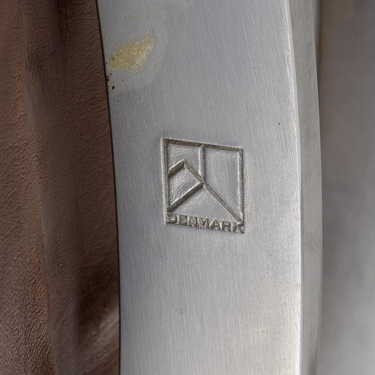 Poul Kjaerholm, a pair of brown leather "PK-22" chairs, edition E Kold Christensen.