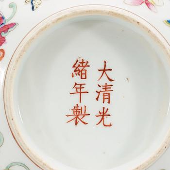 SKÅL, porslin. Qing dynastin med Guangxus sex karaktärers märke och period (1875-1908).