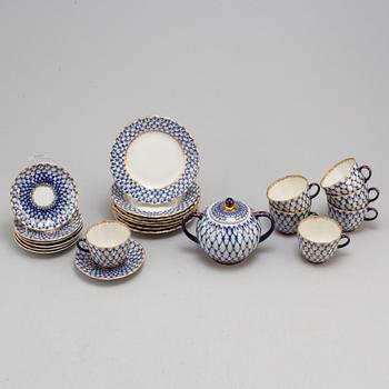 15 psc porcelaine 'Cobalt Net', Lomonosov, Russia/USSR.