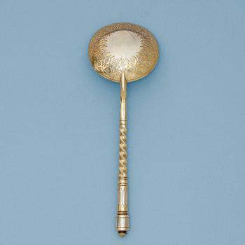 779. A Russian 19th century parcel-gilt caviar-spoon, marks of Samuel Z. Filander, S:t Petersburg 1876.