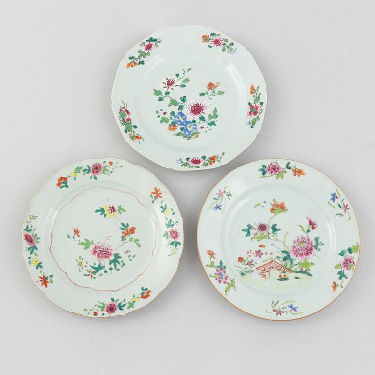 A set of seven Chinese export porcelain plats, Qing Dynasty, Qianlong (1736-95).