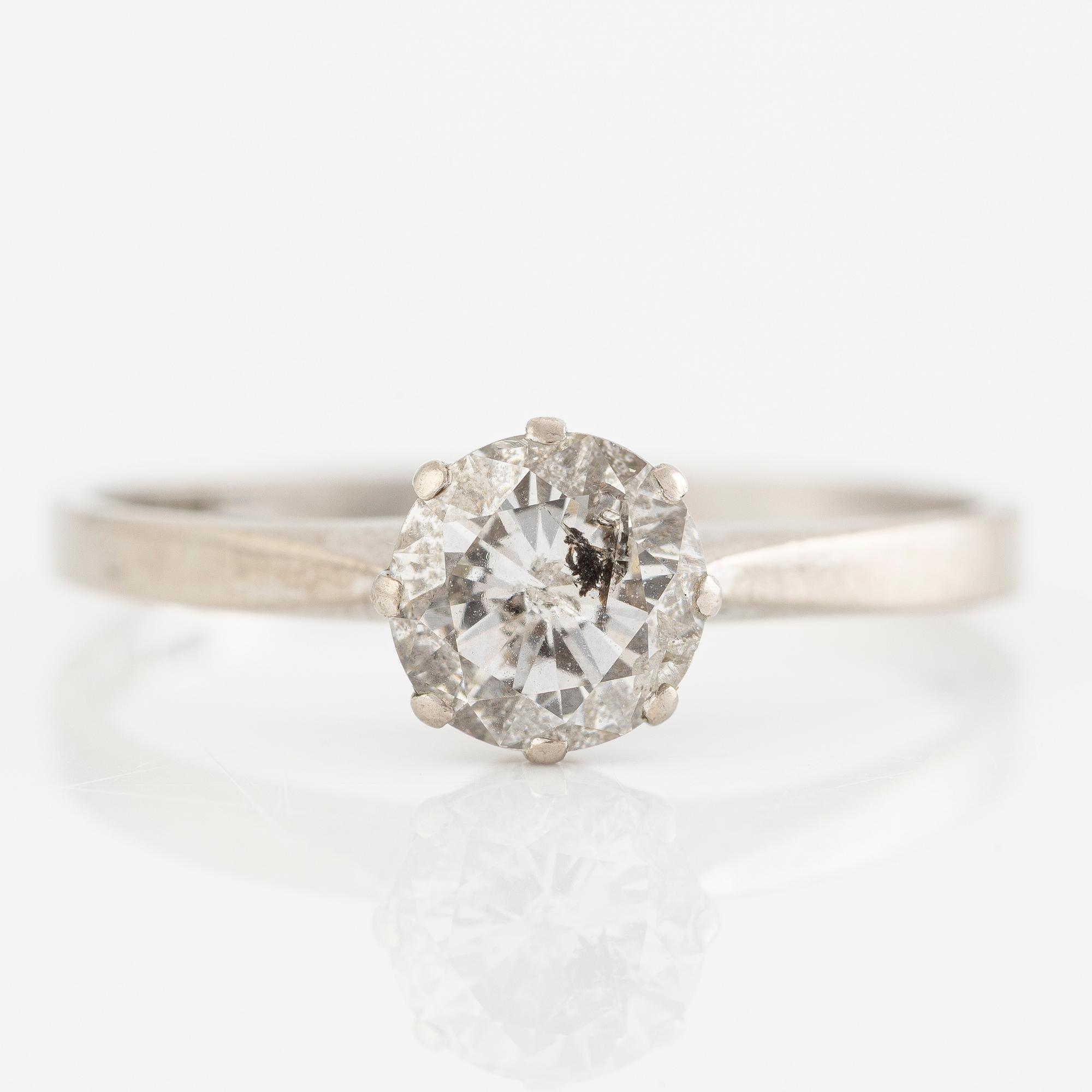 Ring, 18K white gold with brilliant-cut diamond.