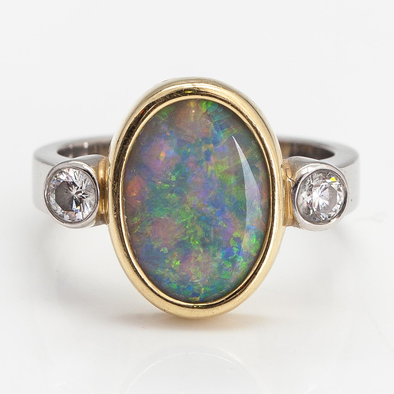 Ring, platina, 18K guld, opal och diamanter ca 0.20 ct tot.