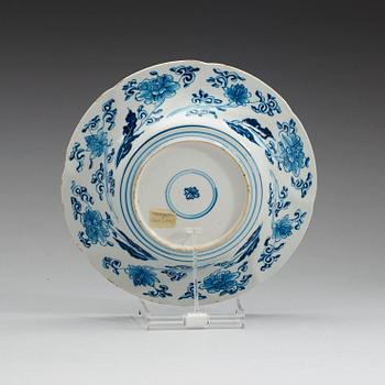 A blue and white charger, Qing dynasty, Kangxi (1662-1722).