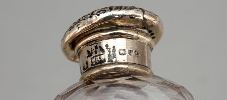 FLAKONG SAMT TOILETTEDOSA, silver och glas, CGH, Stockholm 1899 resp London 1895-96.