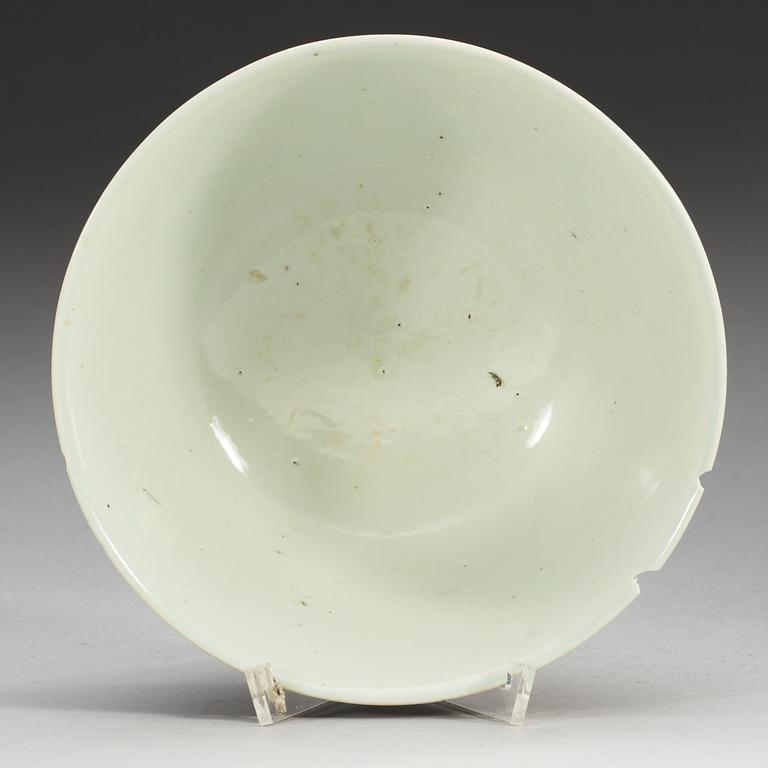 A underglaze blue and red bowl, Qing dynasty, 19th Century, with Jiaqing seal-mark.