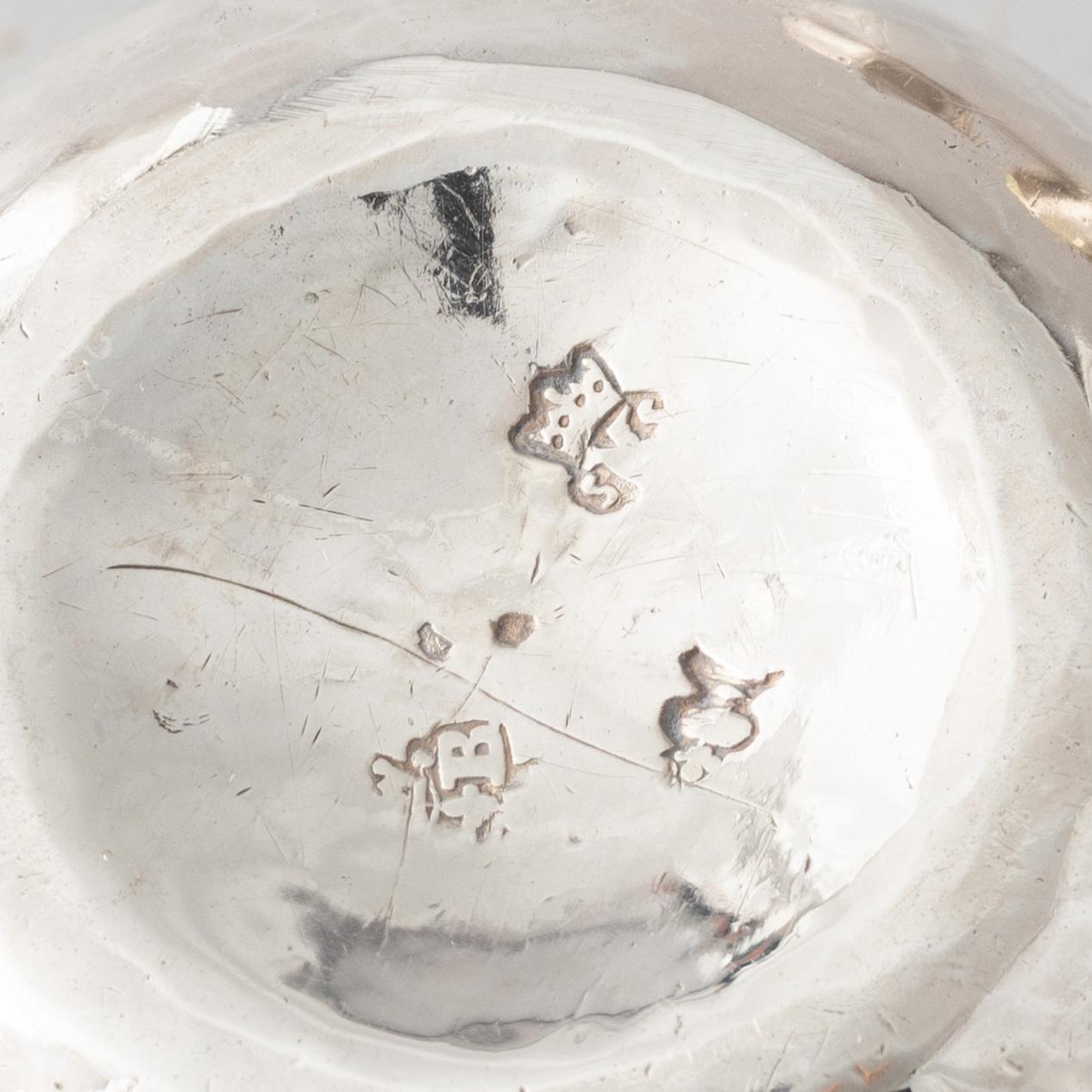 Fyra små silver bägare, 1800-tal, tre från Frankrike och en möjligen Tyskland (Darmstadt).