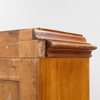 Klädskåp, jugend, 1900-talets första hälft.