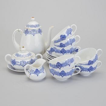GUNNAR WENNERBERG, "Wennerberg", servisdelar 10 st. Gustavsberg, benporslin. I produktion 1917-1927.