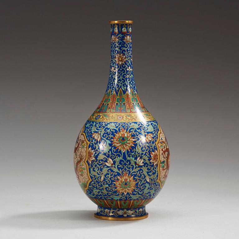 A Chinese cloissoné vase, 20th Century.