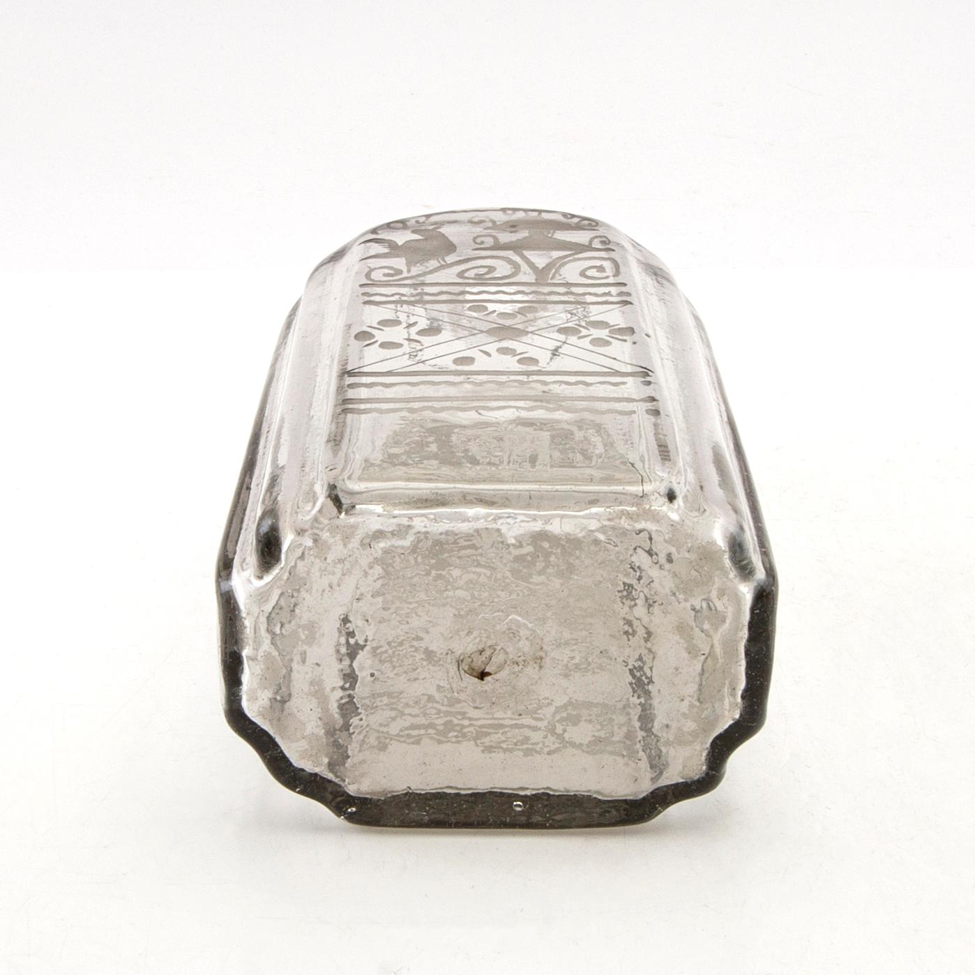 Flaska, glas. Troligen Skånska glasbruket, 1700-tal.
