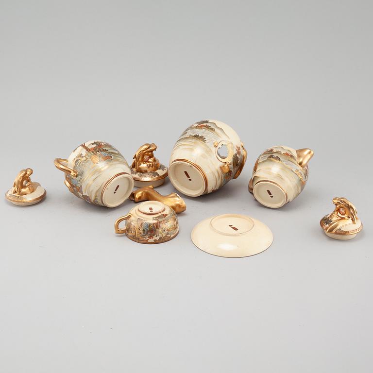 An earthenware teaset in box from the turn of the century 1900.