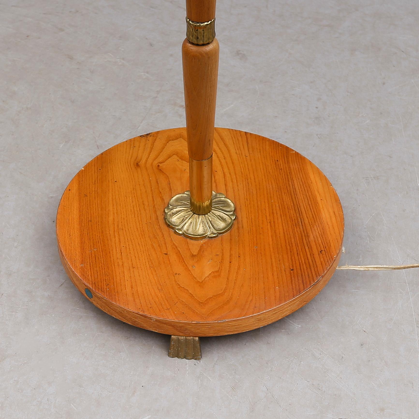 GOLVLAMPA, 1900-talets första hälft.