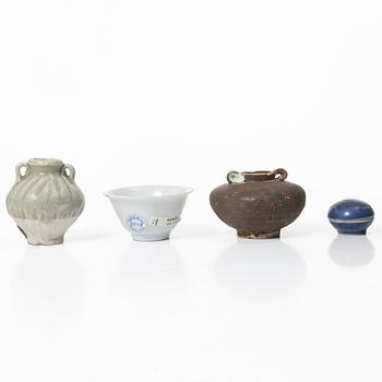 Four ceramic shipwrecked pieces, China, 15th century and 17th century.
