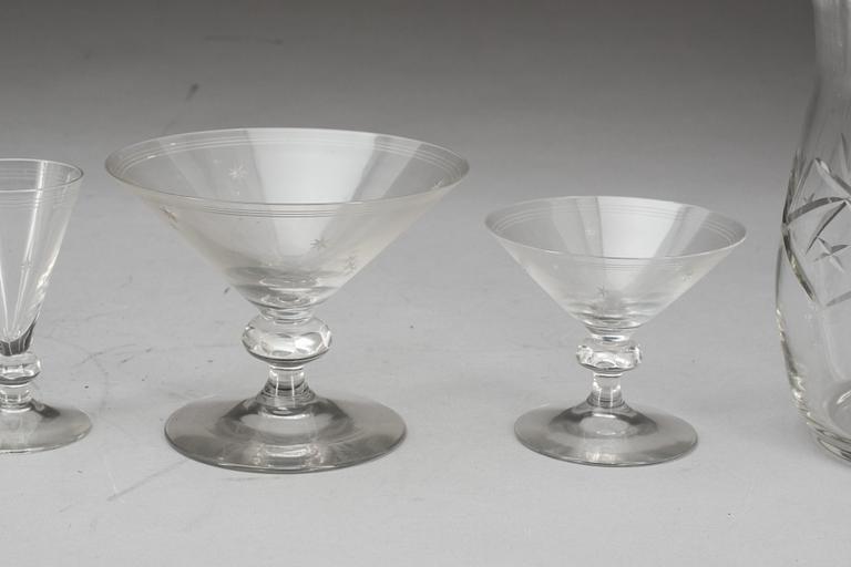 GLASSERVIS, ca 90 delar. 1900-tal.