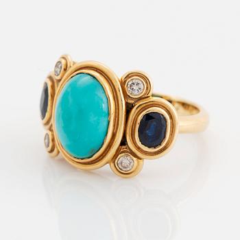 Grima ring 18K guld med turkos, safirer och runda briljantslipade diamanter.