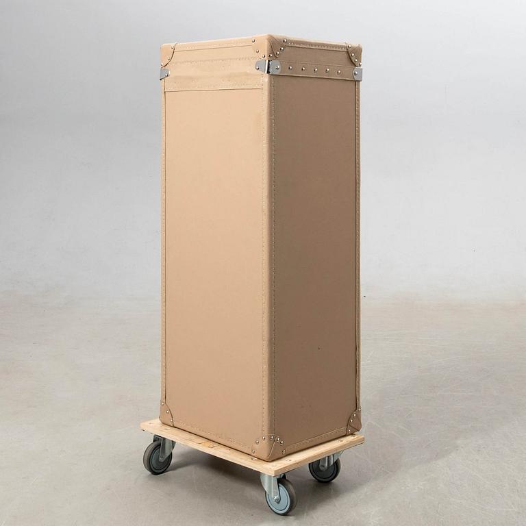 Translation: "Kelly Hoppen chest of drawers England modern production".