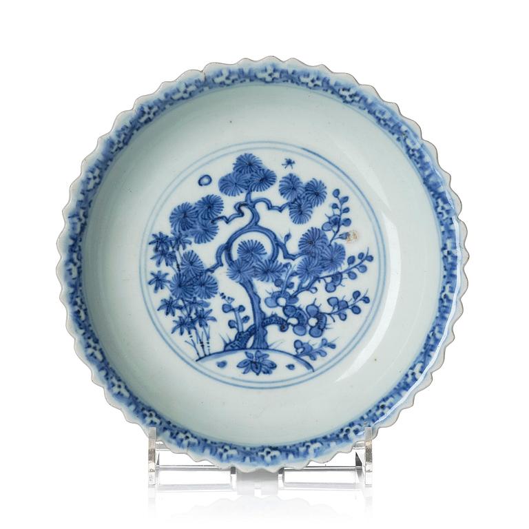 A blue and white dish, Ming dynasty, with a JXuande mark.