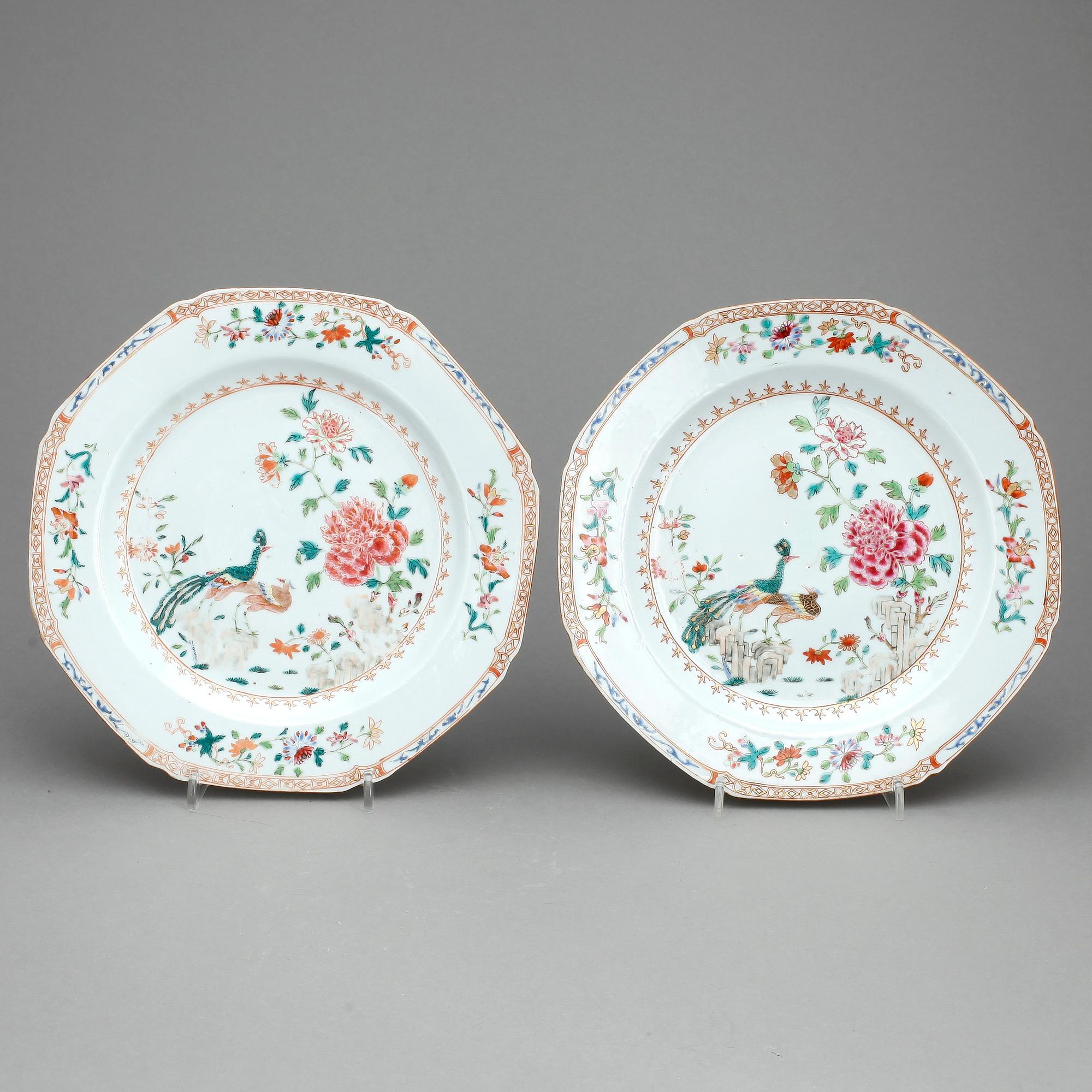 TALLRIKAR ett par, porslin, Kina, Qianlong (1736-95).