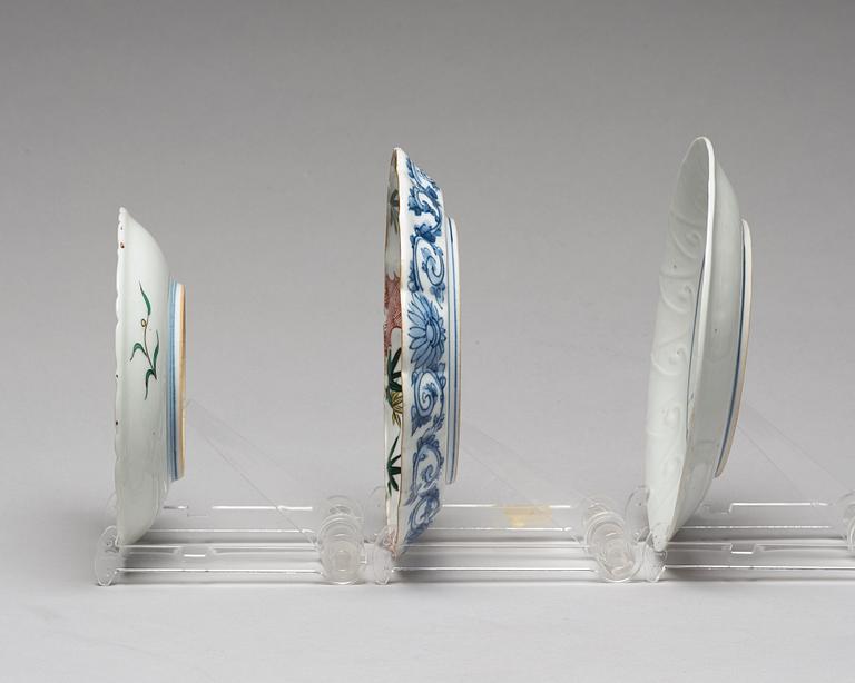 A set of three Japanese dishes, 18/19th Century.
