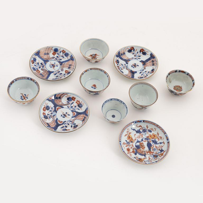 A set of four cups with saucers, two cups and three plates, Chinese imari, Qing dynasty 18th century.