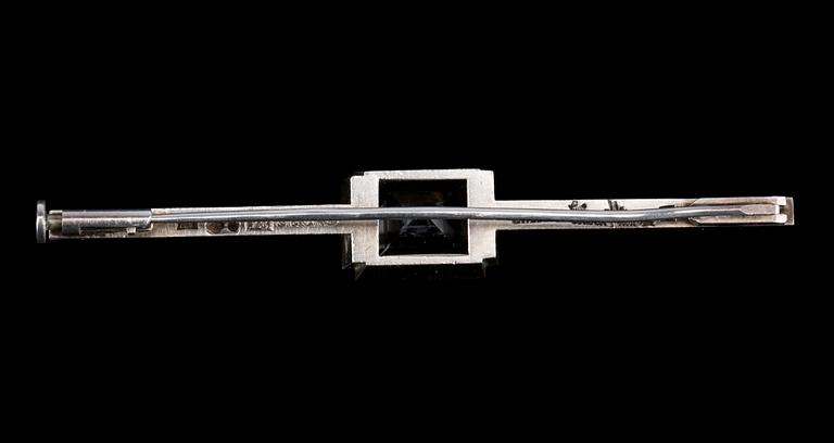 BROSCH, sterlingsilver med bergkristall, Wiwen Nilsson, Lund 1948. Vikt ca 9,5 g.