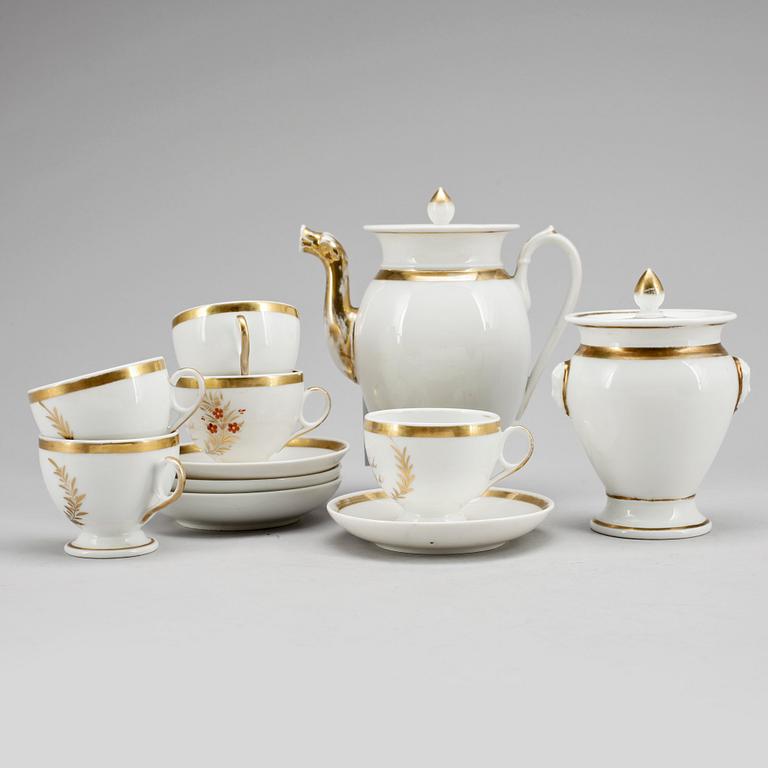 KAFFESERVIS, 6 delar porslin, empire 1800-talets första hälft.