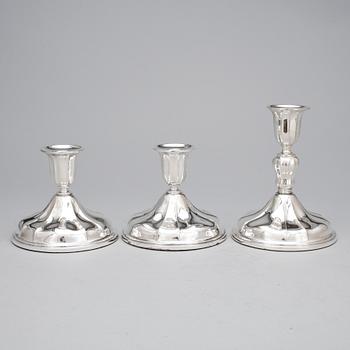 LJUSSTAKAR, 2+1, silver, Norge, 1900-talets andra hälft. Fylld fot.