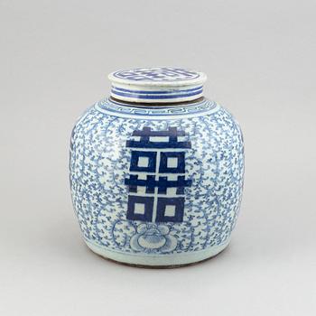 A blue and white jar with cover, Qingdynasty, 19th Century.